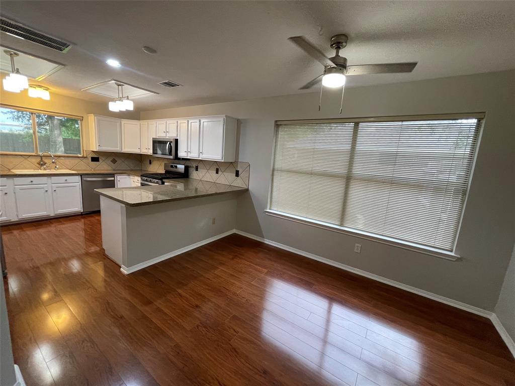 7110 Pembrough Lane, Katy, Texas image 8