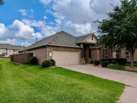 634 Pedernales Street Webster TX 77598