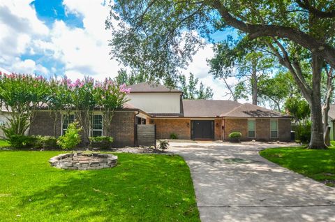 Photo of 2103 Winged Foot Drive, Missouri City, TX 77459 (MLS # 33839504) Photo of 2103 Winged Foot Drive, Missouri City, TX 77459 (MLS # 33839504)