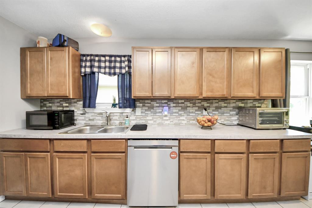 4925 Magnolia Lane, Old River-Winfree, Texas image 15