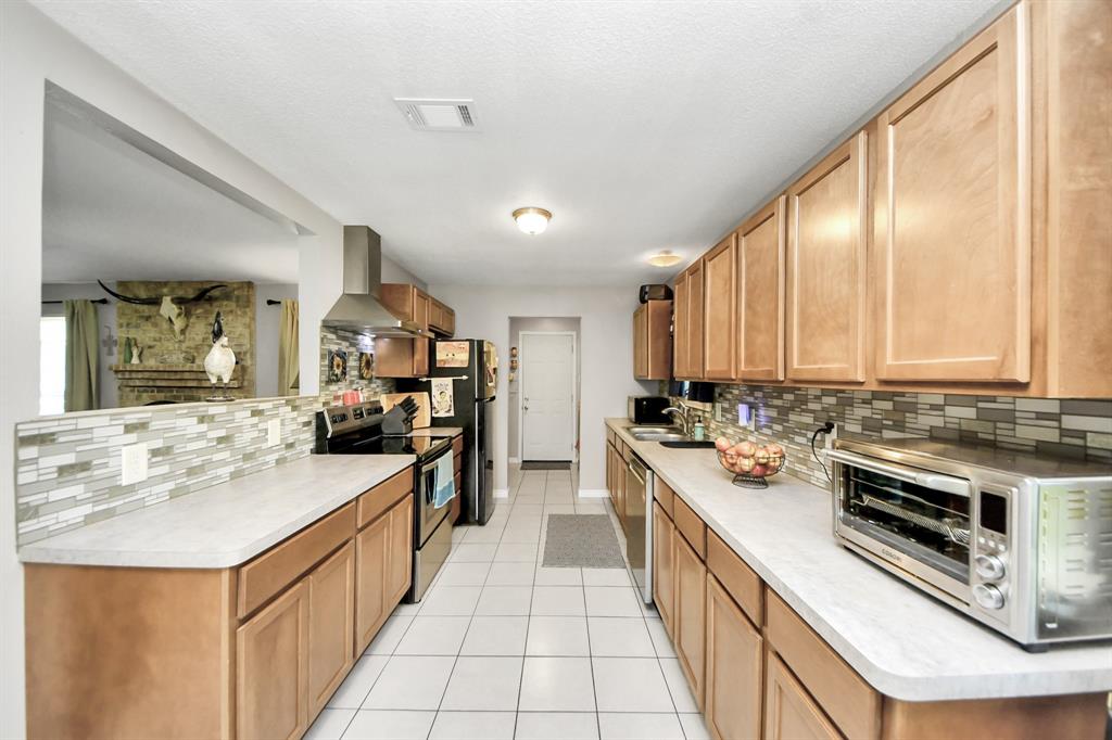 4925 Magnolia Lane, Old River-Winfree, Texas image 16