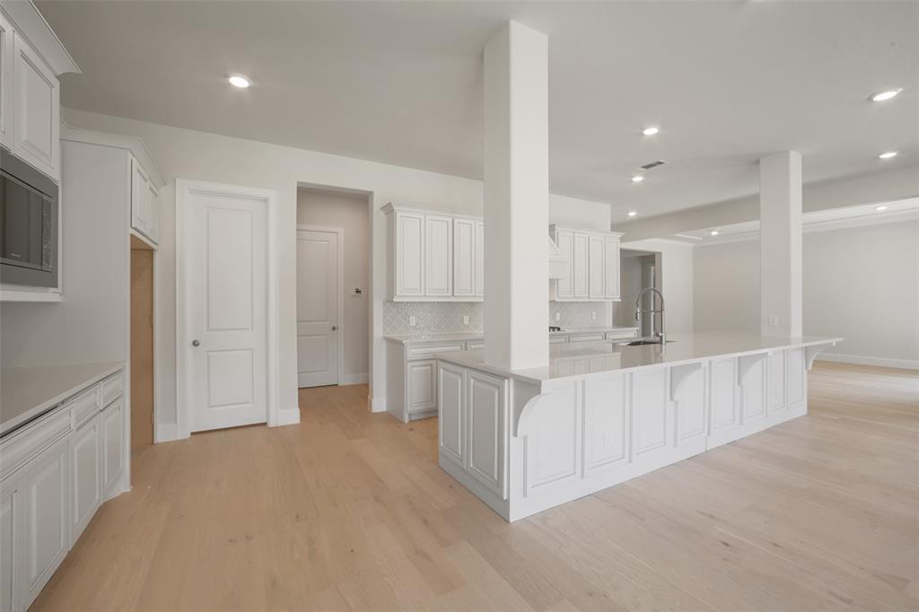 12727 Creekside Shadows Lane, Conroe, Texas image 9