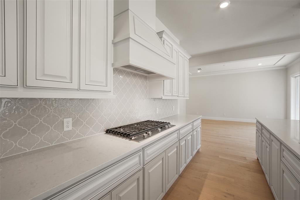 12727 Creekside Shadows Lane, Conroe, Texas image 11