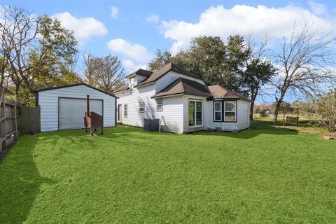 A home in Bacliff