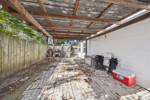 A home in Bacliff