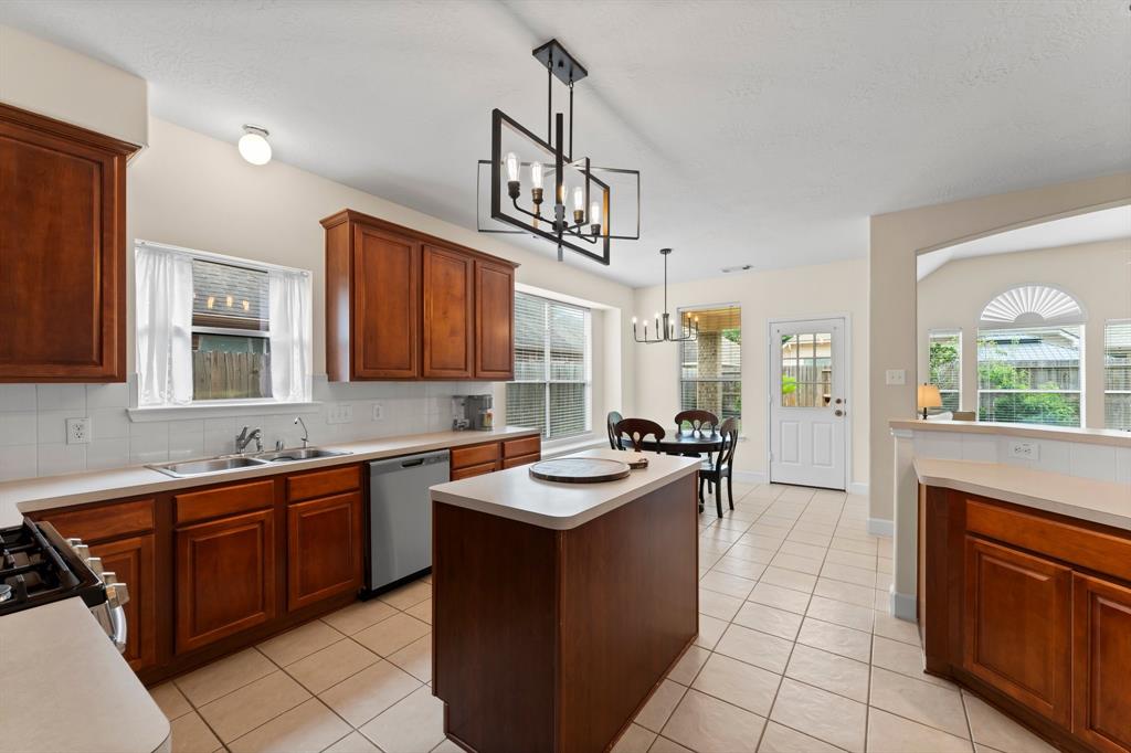5211 Bur Oak Drive, Pasadena, Texas image 14