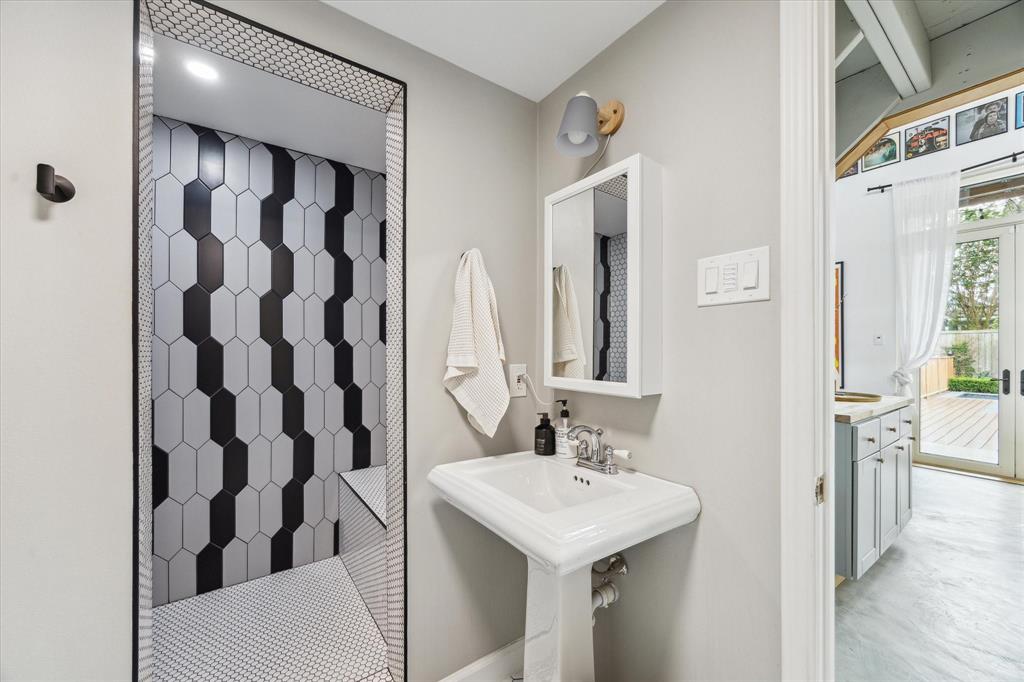 641 E 12th 1/2 Street, Houston, Texas image 32
