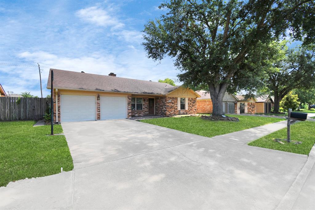 1605 N Park Side Drive, Deer Park, Texas image 3