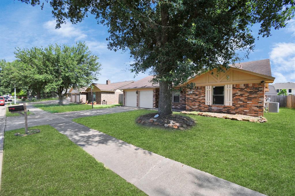 1605 N Park Side Drive, Deer Park, Texas image 4