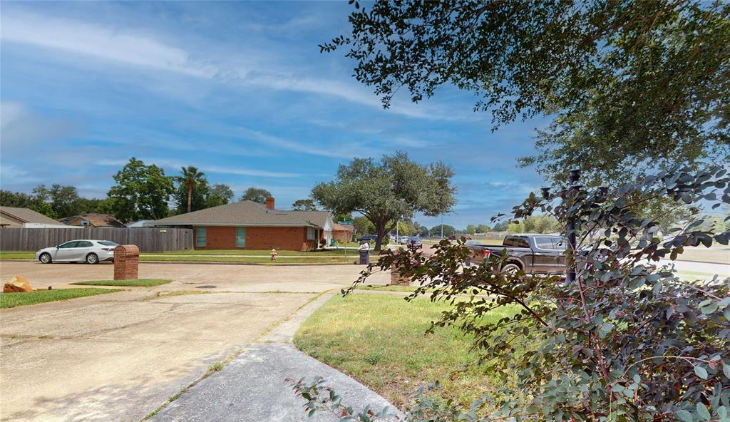 4618 Iroquois Drive