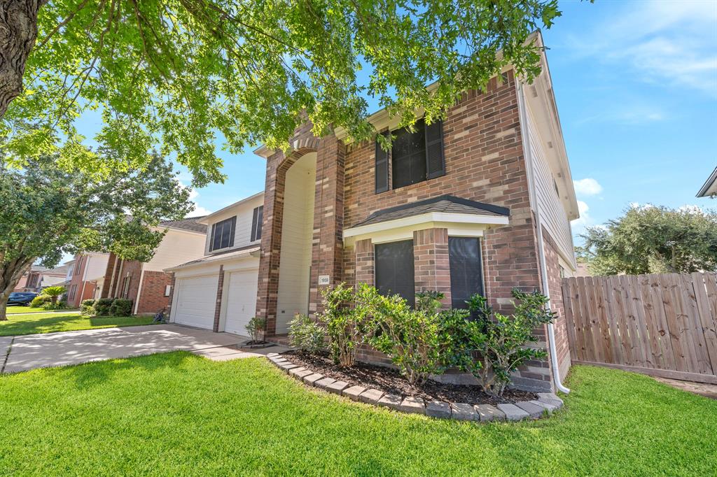 1959 Courtside Place Drive, Missouri City, Texas image 3