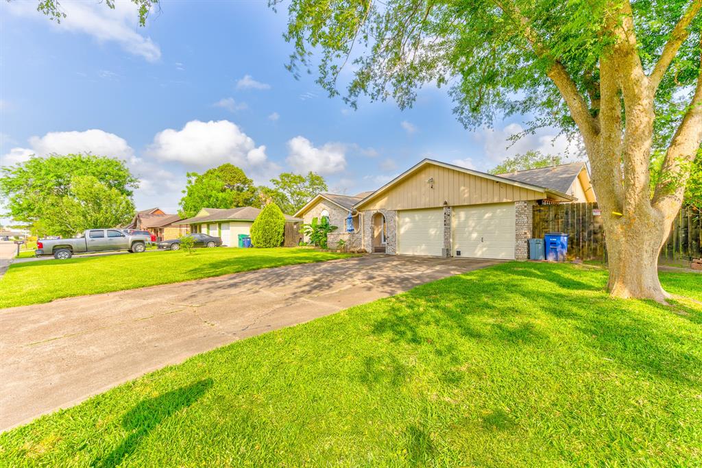 3103 Whitesail Drive, League City, Texas image 2