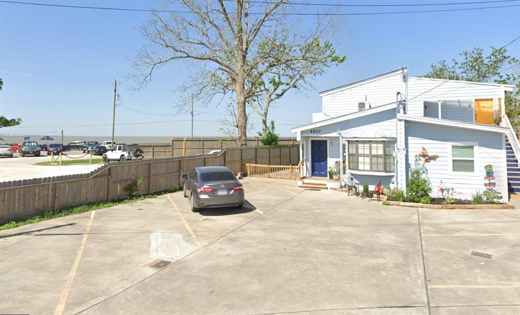 4507 W W Bayshore Drive Drive, Bacliff, Texas image 1