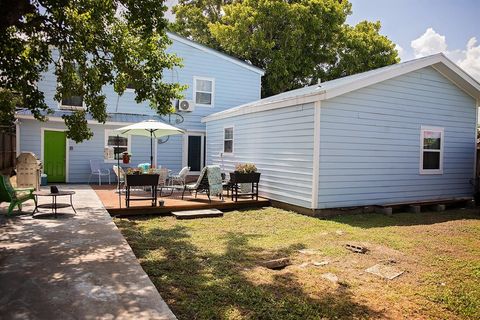 A home in Bacliff