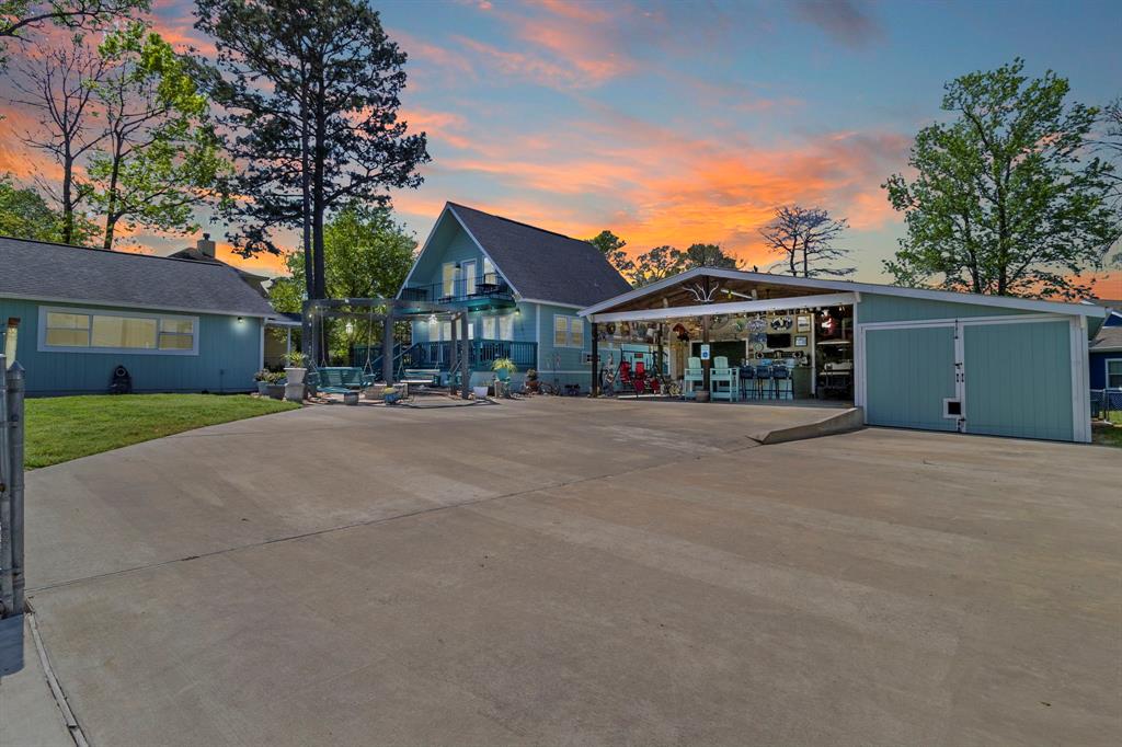 320 E Woodland Shores Drive, Point Blank, Texas image 1