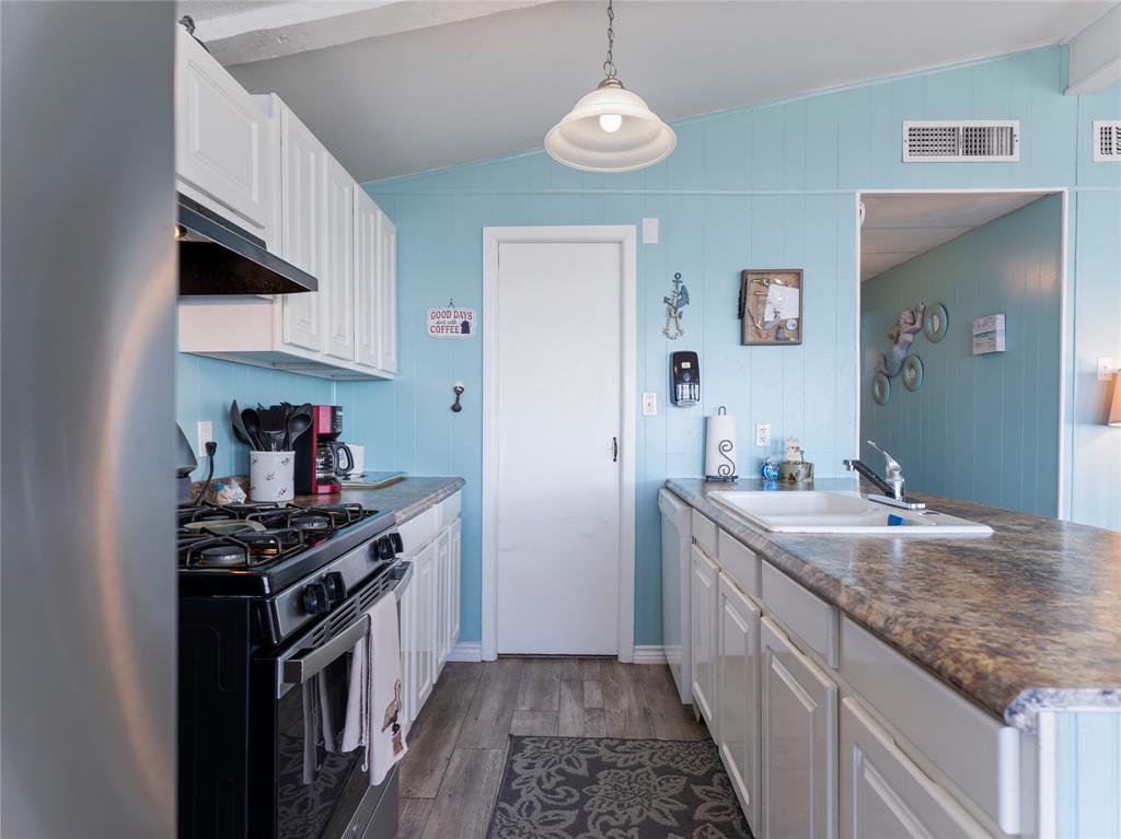 327 Bayshore Drive, Palacios, Texas image 5