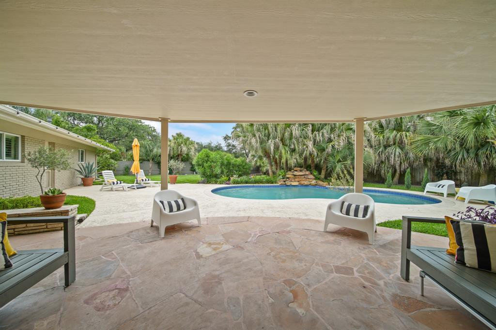 1504 Bayou Homes Drive, Galveston, Texas image 8