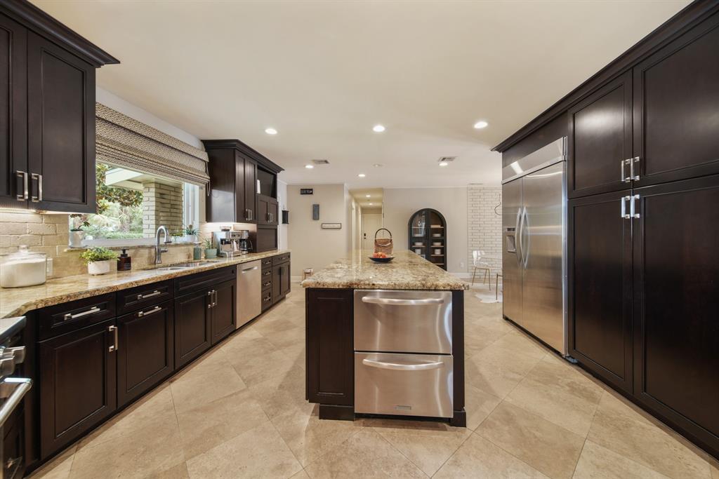 1504 Bayou Homes Drive, Galveston, Texas image 20