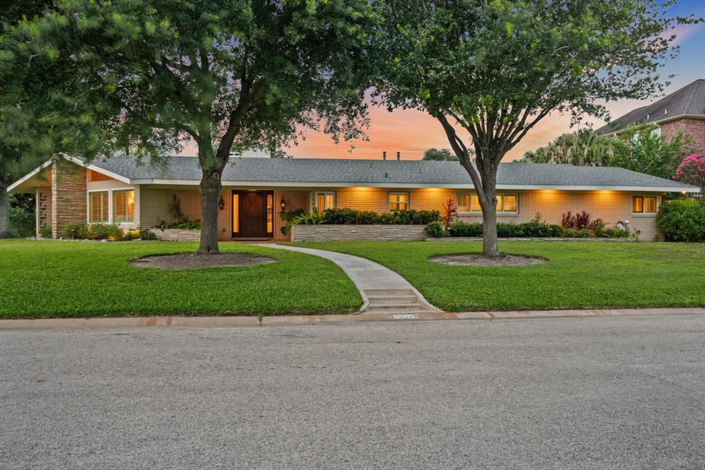 1504 Bayou Homes Drive, Galveston, Texas image 2
