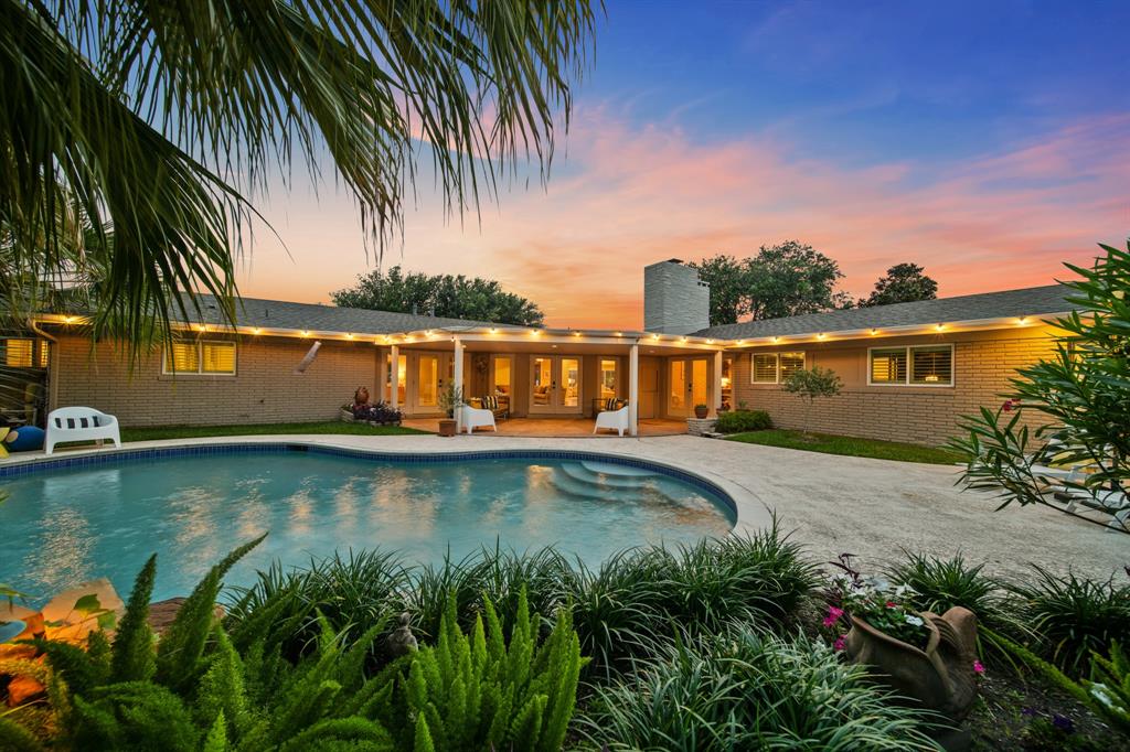 1504 Bayou Homes Drive, Galveston, Texas image 3