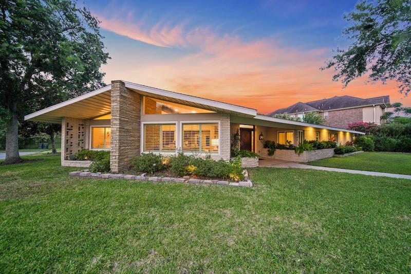 1504 Bayou Homes Drive, Galveston, Texas image 1