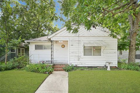 Photo of 632 University Avenue, Huntsville, TX 77320 (MLS # 58184759)