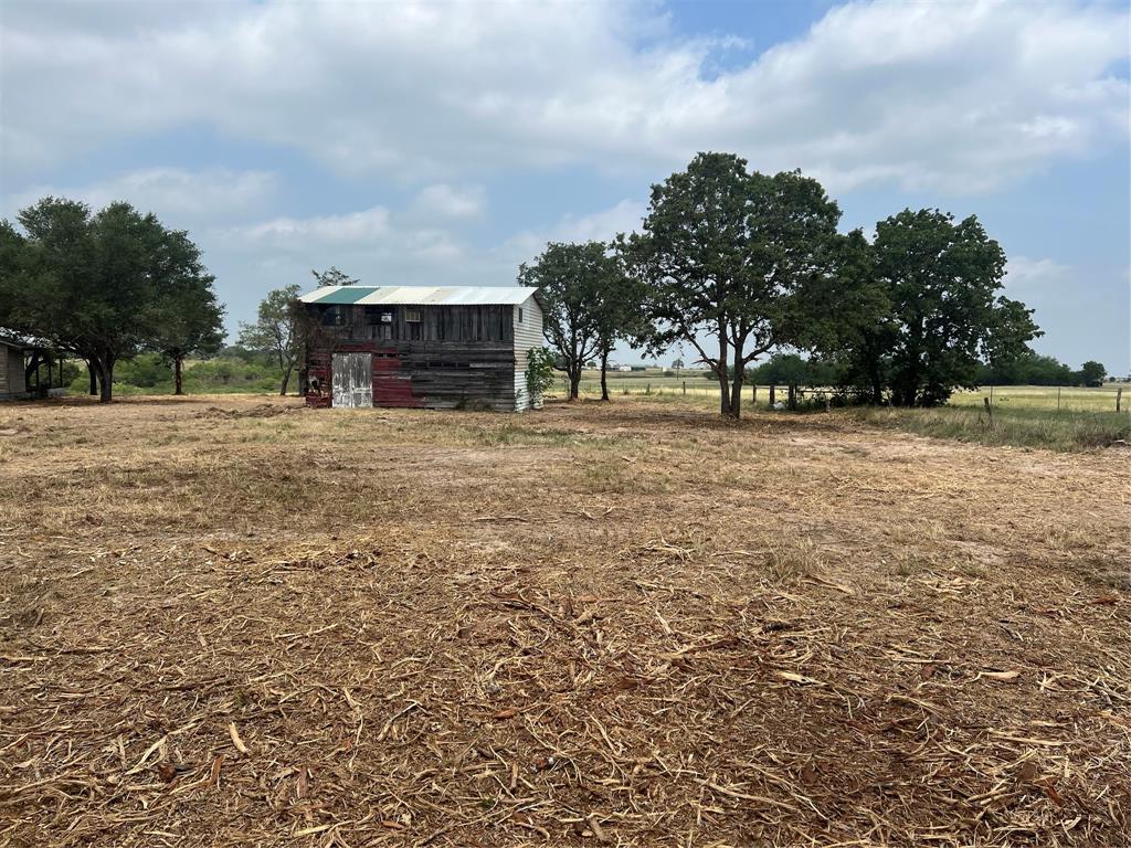 566 County Road 430, Hallettsville, Texas image 13