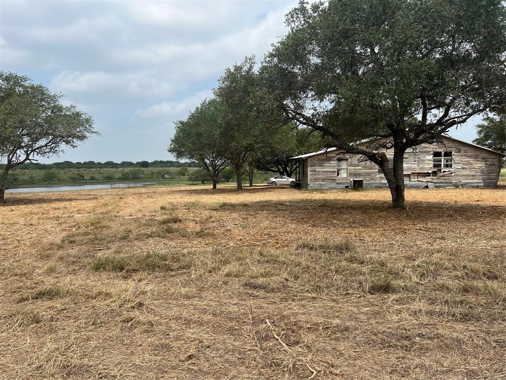 566 County Road 430, Hallettsville, Texas image 9