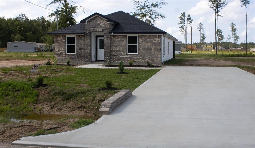 18415 Harvick Drive, Conroe, Texas image 2
