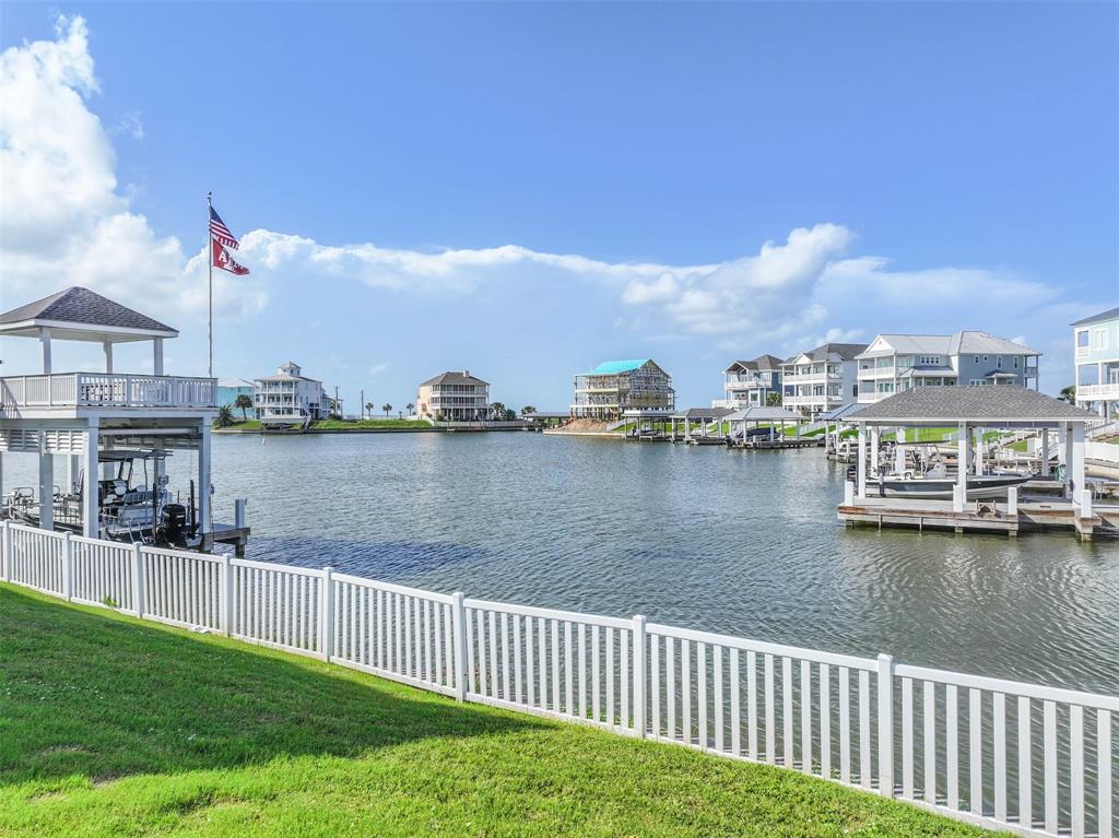 4119 Bluewing Teal Court, Galveston, Texas image 1