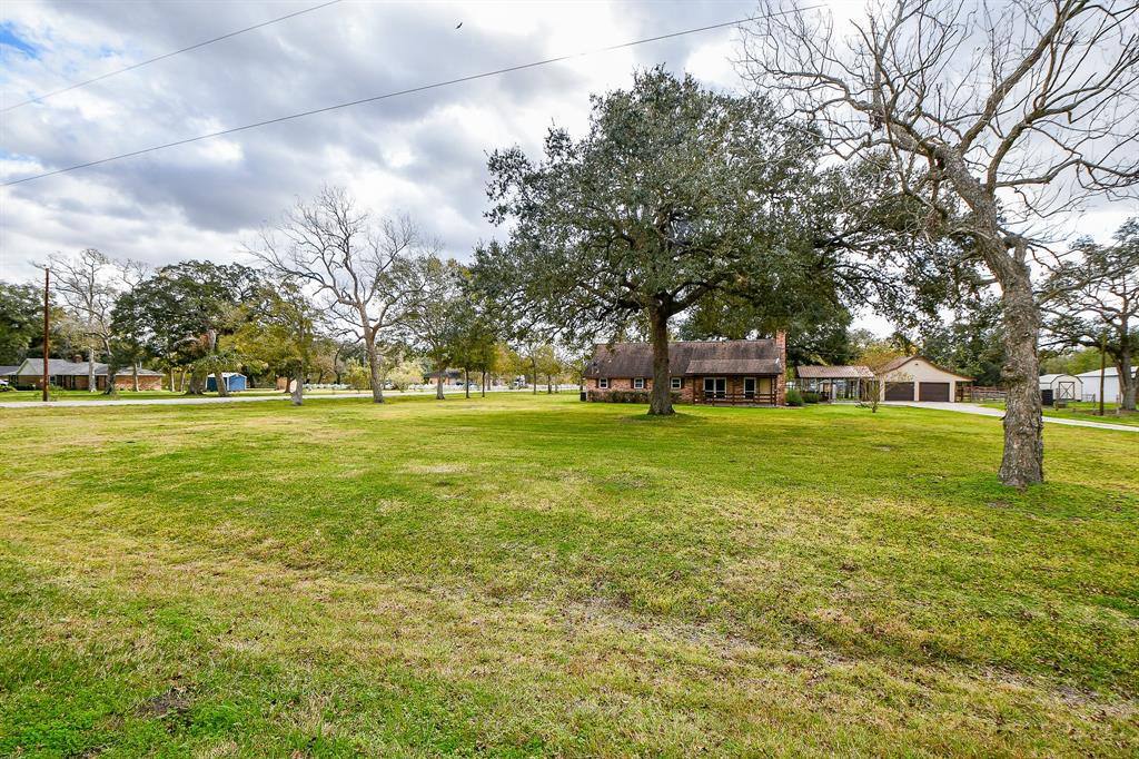 1703 Garrett Court, Wharton, Texas image 4