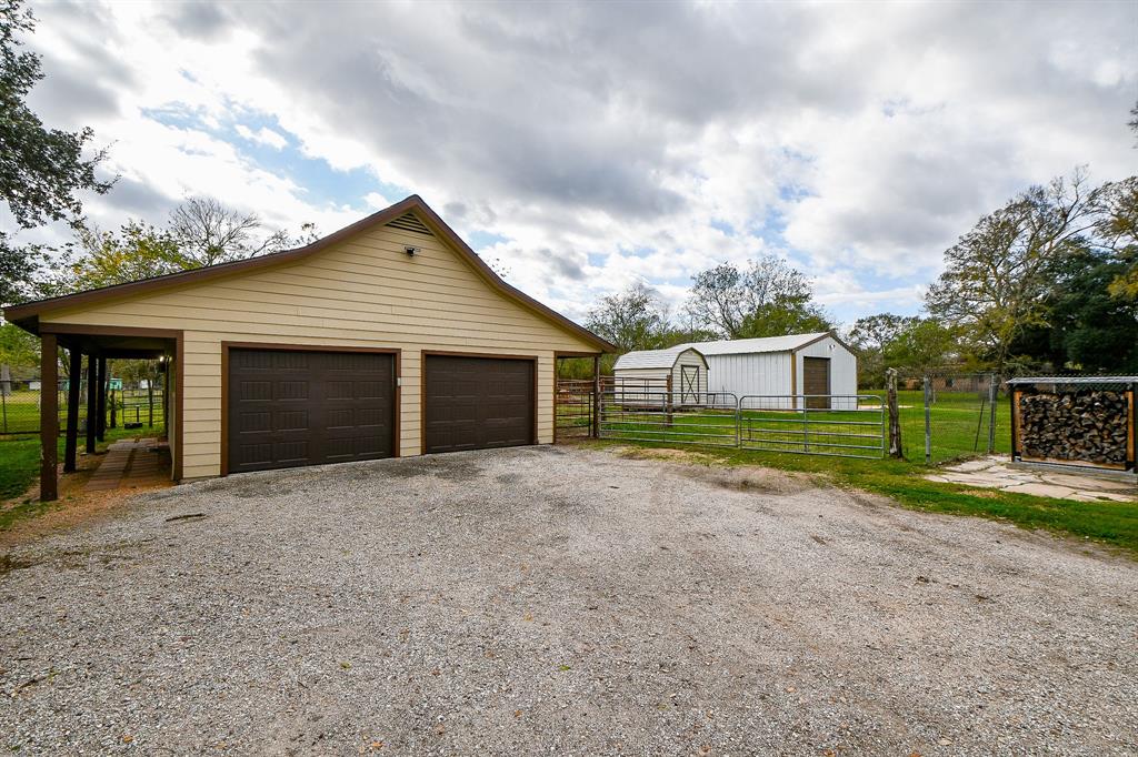 1703 Garrett Court, Wharton, Texas image 9