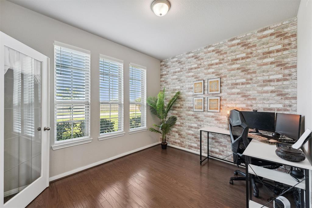 3651 Lake Bend Shore Drive, Spring, Texas image 8