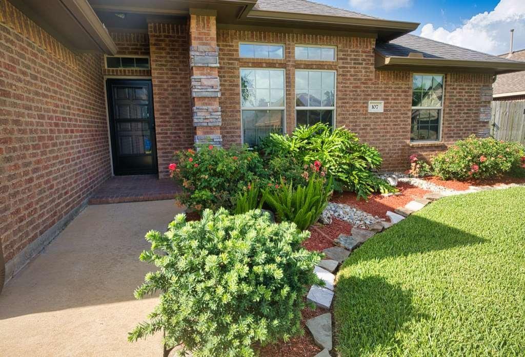 107 Brazos Court, Richwood, Texas image 2
