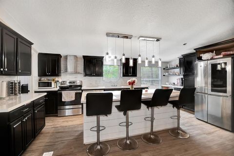Photo of 16381 Crockett Crossing, Conroe, TX 77303 (MLS # 32863133)