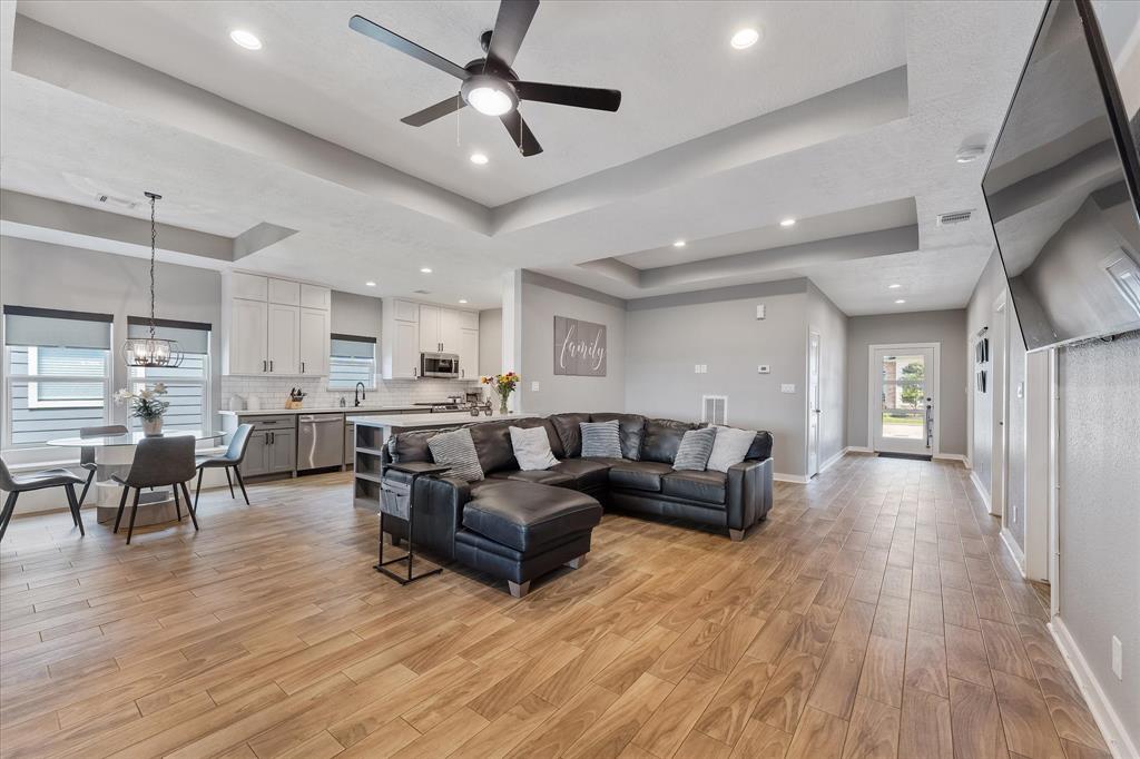 10737 S Lake Mist Lane, Willis, Texas image 7