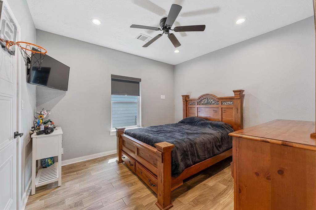 10737 S Lake Mist Lane, Willis, Texas image 19