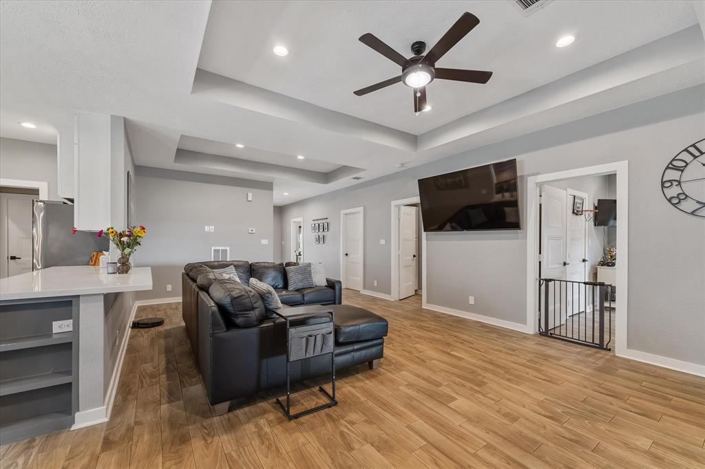 10737 S Lake Mist Lane, Willis, Texas image 8