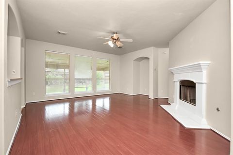 Single Family Residence in Pasadena TX 5310 Laura Lee Lane 15.jpg