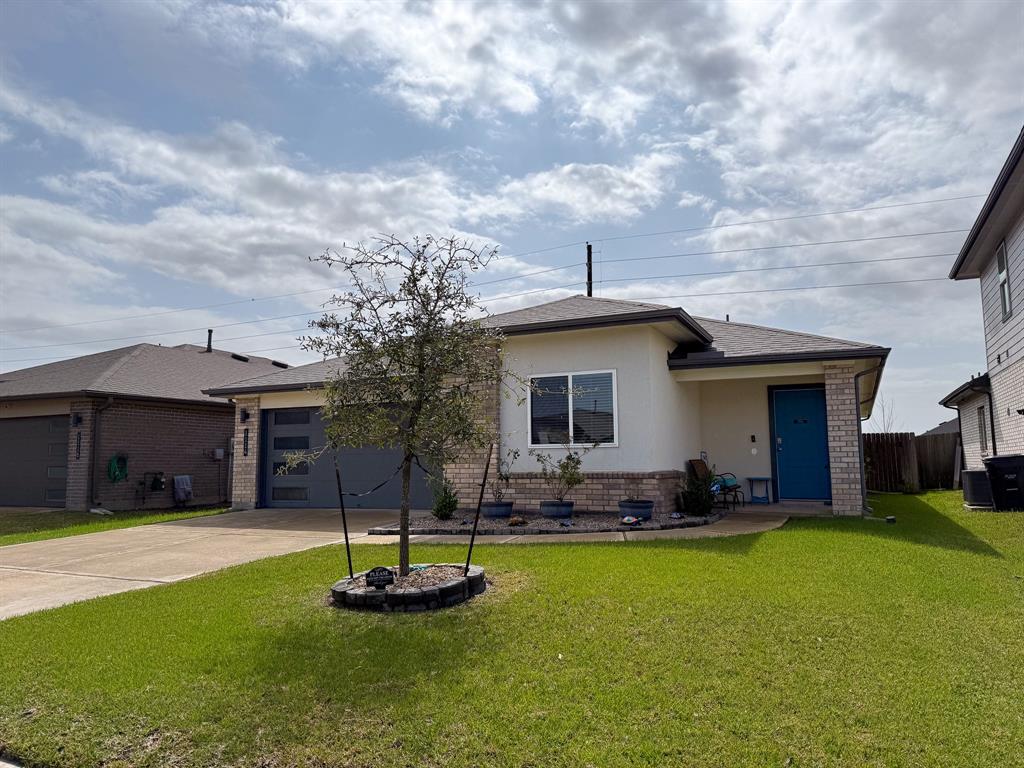 1114 Della Lane