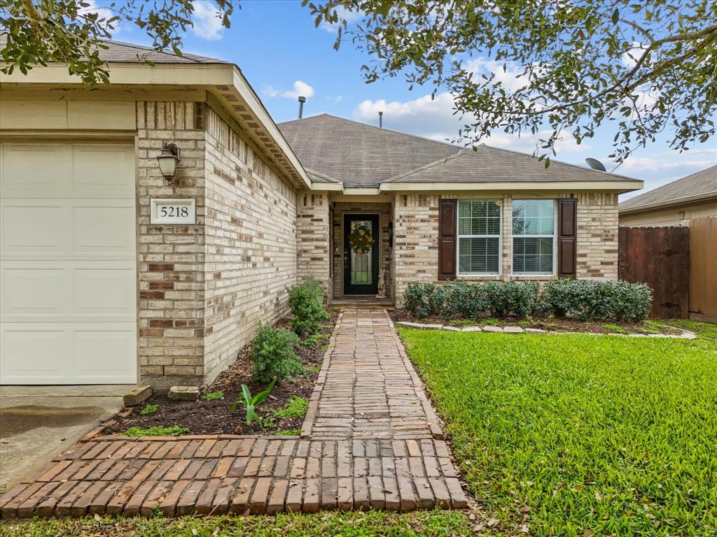 5218 La Rocco Way, Alvin, Texas image 3