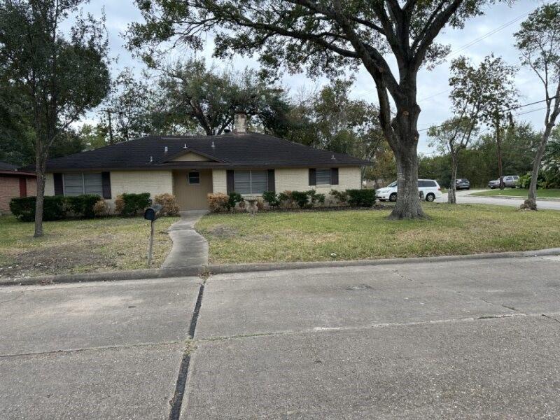 803 Golf Court, Stafford, Texas image 1