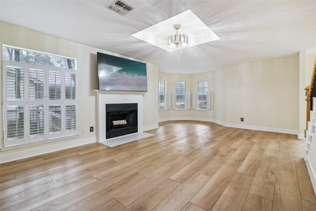 28 Stony Creek Drive, Conroe, Texas image 3