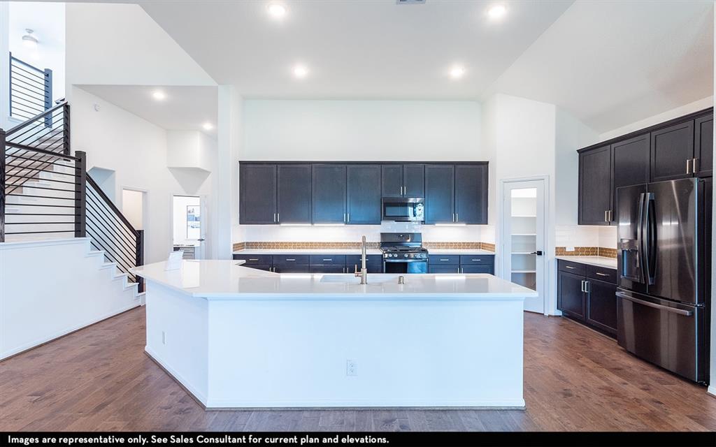 331 Riesling Drive, Alvin, Texas image 5