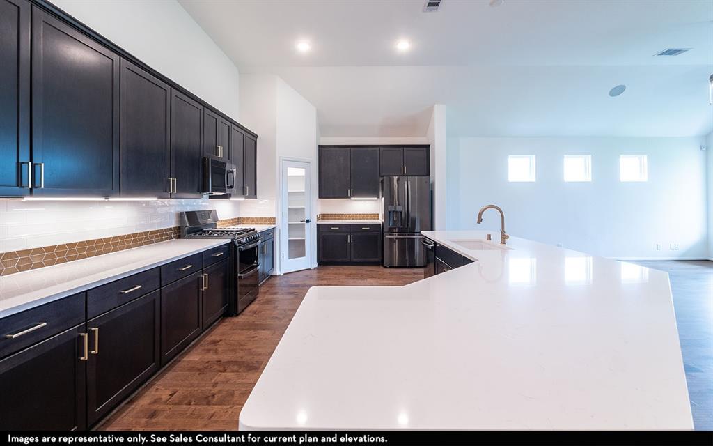 331 Riesling Drive, Alvin, Texas image 6