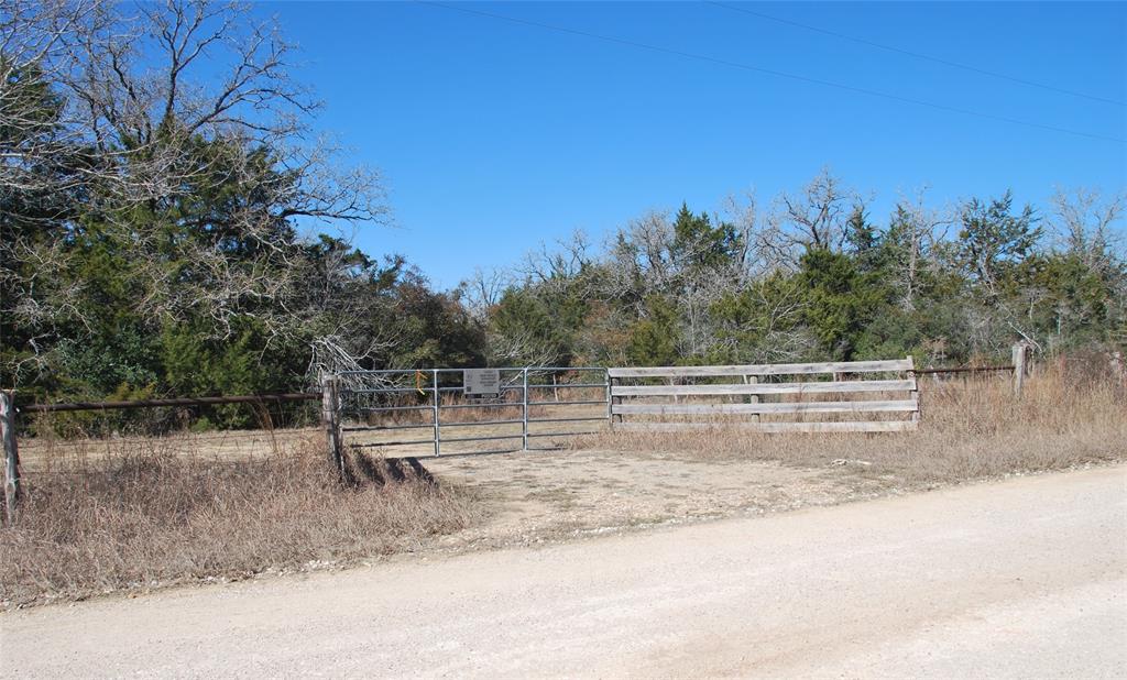 596 County Road 429, Waelder, Texas image 2