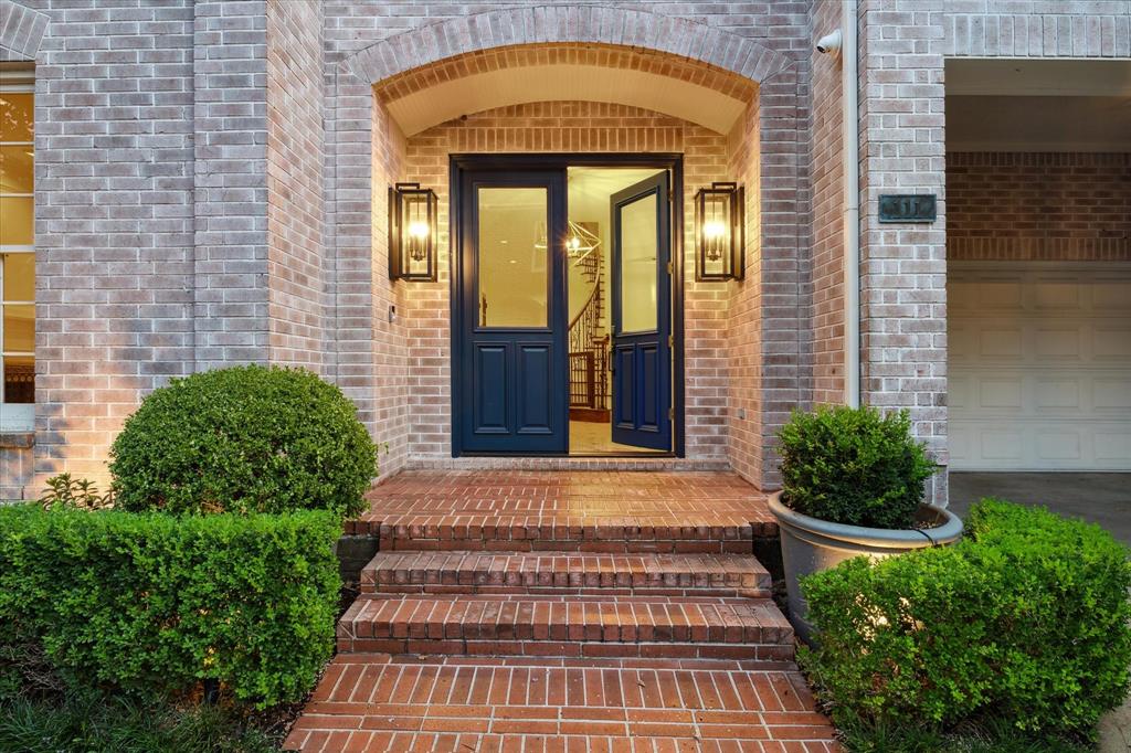 Photo 5 of 48 of 111 N Wynden Estates Court townhome