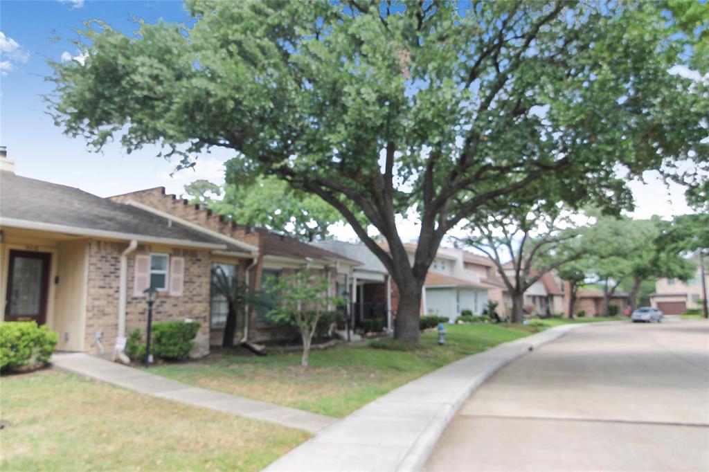4416 Basswood Lane, Bellaire, Texas image 2