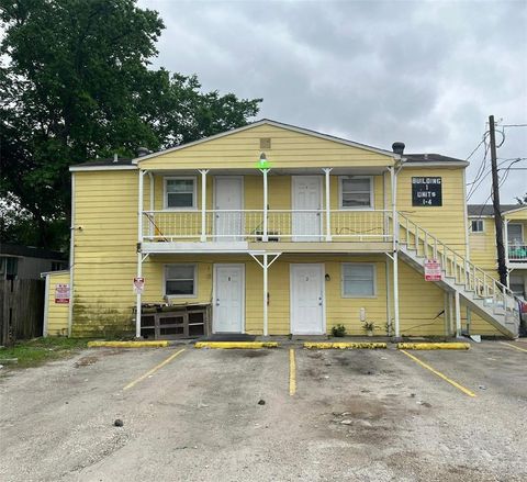 Photo of 14512 Texarkana Street, Houston, TX 77015 (MLS # 70431495)