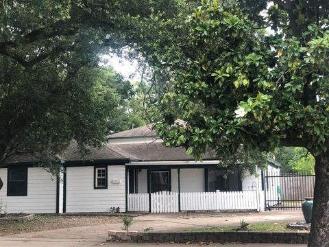 Single Family Residence in Houston TX 3859 Gramercy Street.jpg